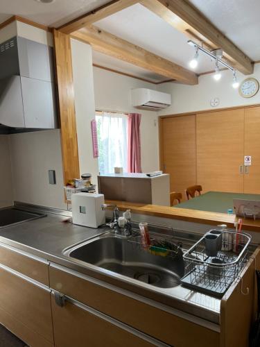 a kitchen with a sink and a counter top at 日常を忘れる静かな空間の宿クレンリネスDanDan 