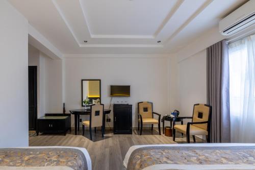 Postel nebo postele na pokoji v ubytování Rosaleen Boutique Hotel