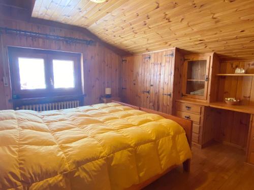 Ένα ή περισσότερα κρεβάτια σε δωμάτιο στο La Rondine - Appartamento Panoramico 6 Posti Letto In Villetta