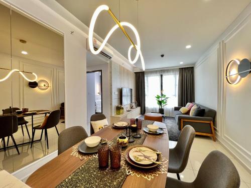 Zona de estar de Gaia Residence, Gamuda Gardens Rawang by Sleepy Bear