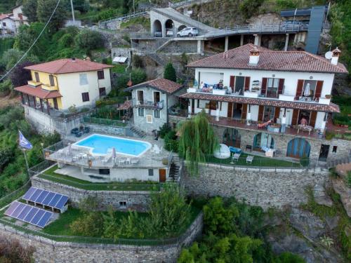 an aerial view of a house with a swimming pool at Wonderful flat with swimming pool lift and garden in Gravedona