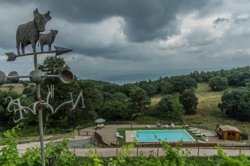 Πισίνα στο ή κοντά στο Agriturismo Specchio Del Lago