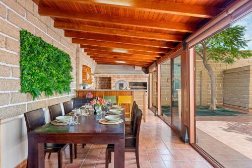 MEDANO4YOU The Guachinche House