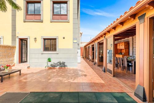 MEDANO4YOU The Guachinche House