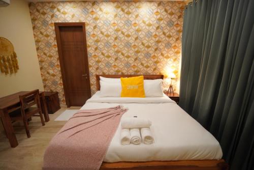 Postel nebo postele na pokoji v ubytování Luxury 3BHK Service Apartment -Golf Course Road, Gurgaon