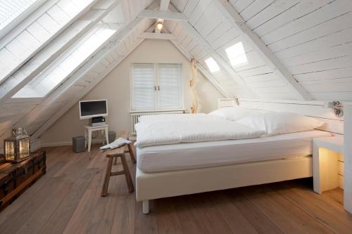 a bedroom with a large bed in a attic at Ferienhaus, Lille Bo in Norderney