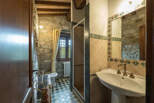 Phòng tắm tại RESIDENZA COLLEFIORITO 26, Emma Villas