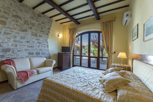 Giường trong phòng chung tại RESIDENZA COLLEFIORITO 26, Emma Villas