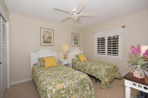 Un pat sau paturi într-o cameră la Luxury Oceanfront Condo with Breathtaking Views Pool WiFi ~ CH516
