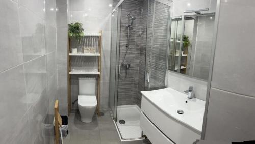Kylpyhuone majoituspaikassa APARTAMENTO A 10 METROS DE LA PLAYA