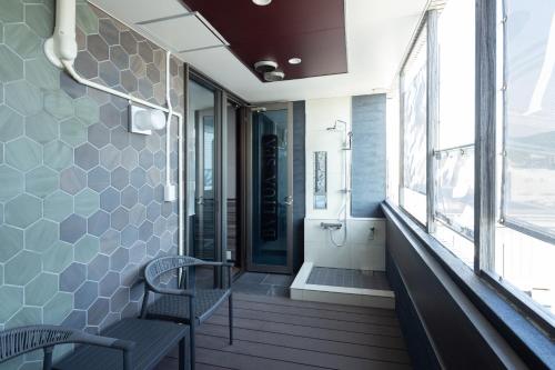 a bathroom with a bench and a toilet in a room at ホテル ブルジュア 久留米 Hotel Bvljua -レジャーホテル- in Kurume