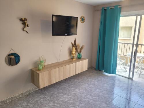 Gold Oasis Apartment