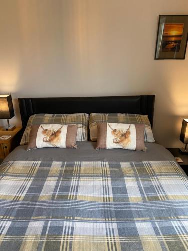 Katil atau katil-katil dalam bilik di Jacquie's B&B -Dumfries-Room with a view