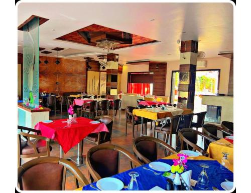 Restoran ili neka druga zalogajnica u objektu Hotel Rajmohan Palace,Gwalior