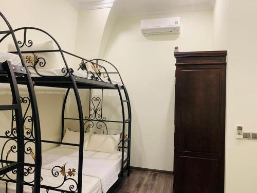 Postel nebo postele na pokoji v ubytování Đinh Gia Home Villa & Resort