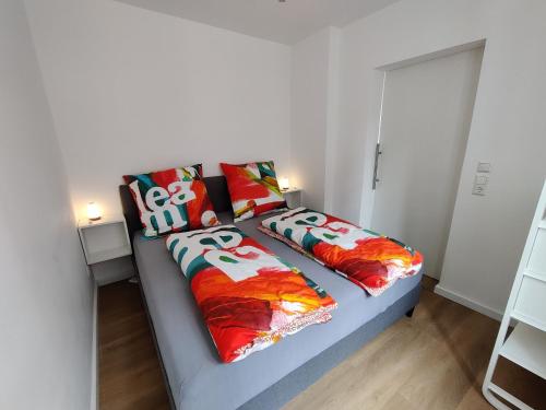 a bed with two pillows on it in a room at Am Boulevard in Gengenbach