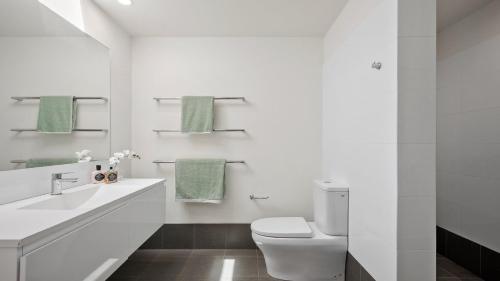 Un baño de Barney's by the Bay