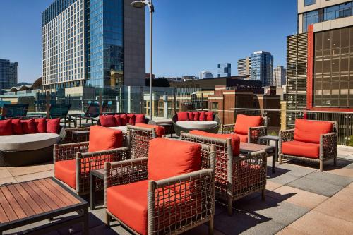 a group of chairs and tables on a rooftop at Hilton Garden Inn Nashville Downtown/Convention Center in Nashville