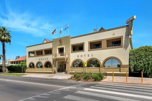 a hotel on the corner of a street at Quality Hotel Mildura Grand in Mildura