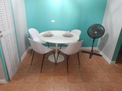 a white table and chairs and a fan in a room at Cozy 2 bedroom Townhouse in gated community, KGN8 Newly installed solar hot water system in Kingston