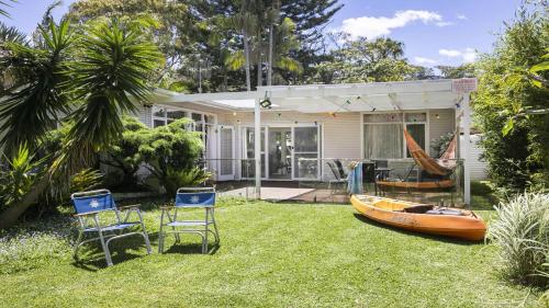 Zahrada ubytování Wisteria Cottage on the Lagoon/Beach