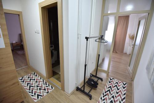 a room with a treadmill next to a mirror at Apartman 1 in Kragujevac
