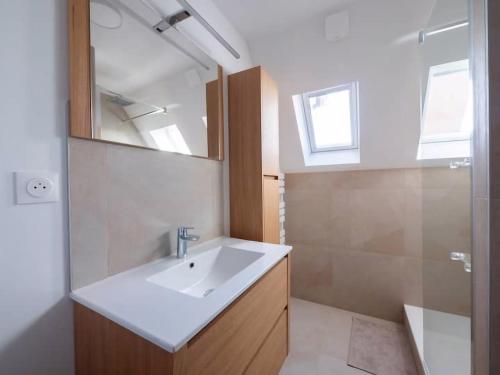 Ванна кімната в Le Barr - Magnifique petit T2 refait à neuf