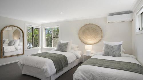 Katil atau katil-katil dalam bilik di Bush Retreat with Bayviews at Pretty Beach