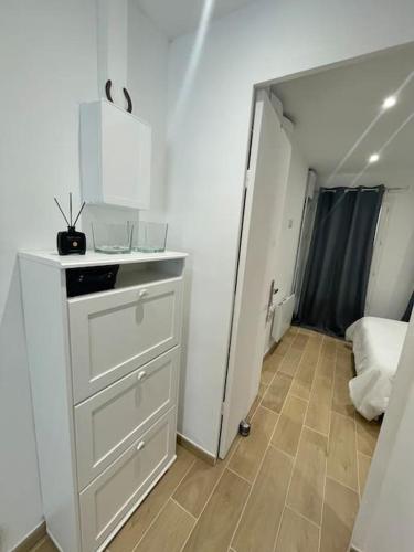 a bedroom with a white dresser and a bed in it at Appartement Cosy Aix en Provence in Aix-en-Provence