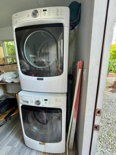 Quiet & Centrally located House - PRIVATE PARKING, LAUNDRY AND STORAGE FOR LUGGAGE photo 19