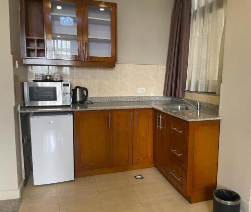 Virtuvė arba virtuvėlė apgyvendinimo įstaigoje Geza Apartment Hotel