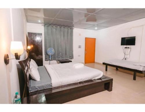 Ein Bett oder Betten in einem Zimmer der Unterkunft Shiv Sutra Resorts, Mussoorie