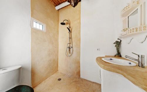 ห้องน้ำของ Cortijo El Albaricoque De La Sierra - Finca de 75 Hectáreas !