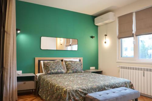 Stylish and Quiet Apt with Balcony