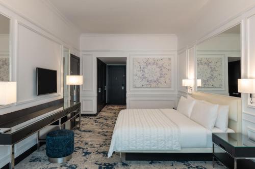 Le Meridien Mina Seyahi Beach Resort & Waterpark Image