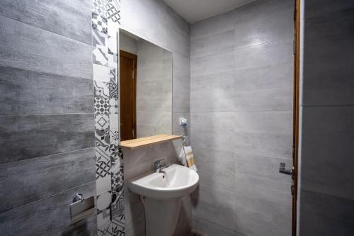 a bathroom with a sink and a toilet at Chaleureux Appartement à louer proche de la gare routière in Tangier