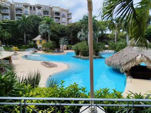 Casa La Diria #03, Balcony and Lagoon Pool View, Walk to Beach