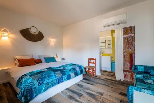 מיטה או מיטות בחדר ב-Seeds of Silence boutique hotel & retreat center near Olhao