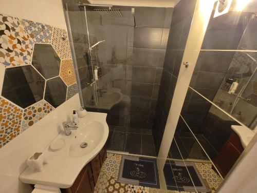 Un baño de Studio Catalin