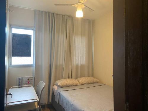 a small bedroom with a bed and a window at Canto do Aconchego Praia de Itaparica in Vila Velha