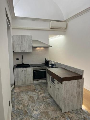 a kitchen with wooden cabinets and a counter top at Casa Cavour Viterbo in Viterbo