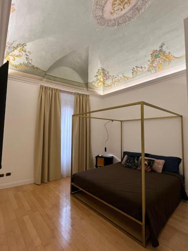 A bed or beds in a room at Casa Cavour Viterbo