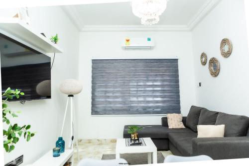 Un lugar para sentarse en Hallet Homes VIII - East Legon, Accra
