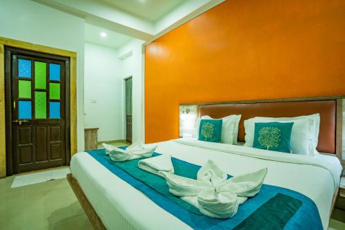 Hotel Marina Mahal with Swimming Poolにあるベッド