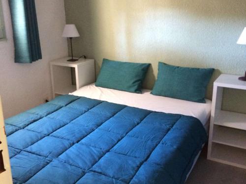 Posteľ alebo postele v izbe v ubytovaní Villa Climatisée avec Piscine, Parking Privé, Proche Plage - 6 Pers. - FR-1-607-151