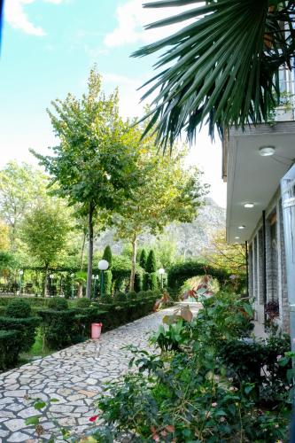 Un jardín fuera de Buna Park Hotel