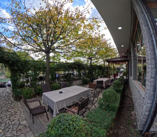 Un jardín fuera de Buna Park Hotel