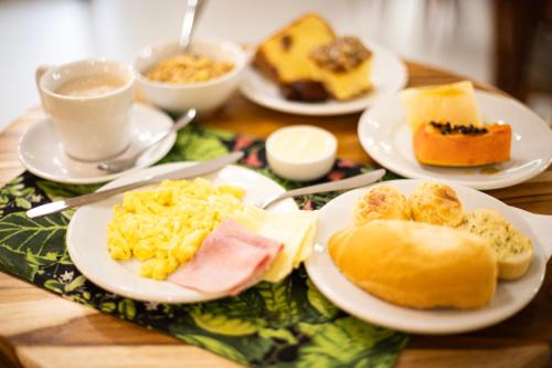 Makanan di atau berdekatan hotel