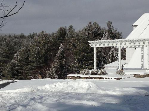 Adams Hill House Retreat - Artist-Architect's Estate, Newfane Vermont semasa musim sejuk