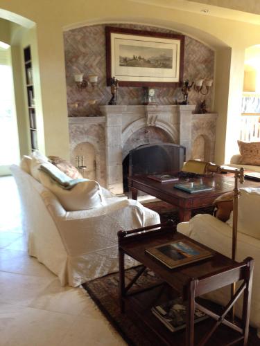 Ruang duduk di Adams Hill House Retreat - Artist-Architect's Estate, Newfane Vermont